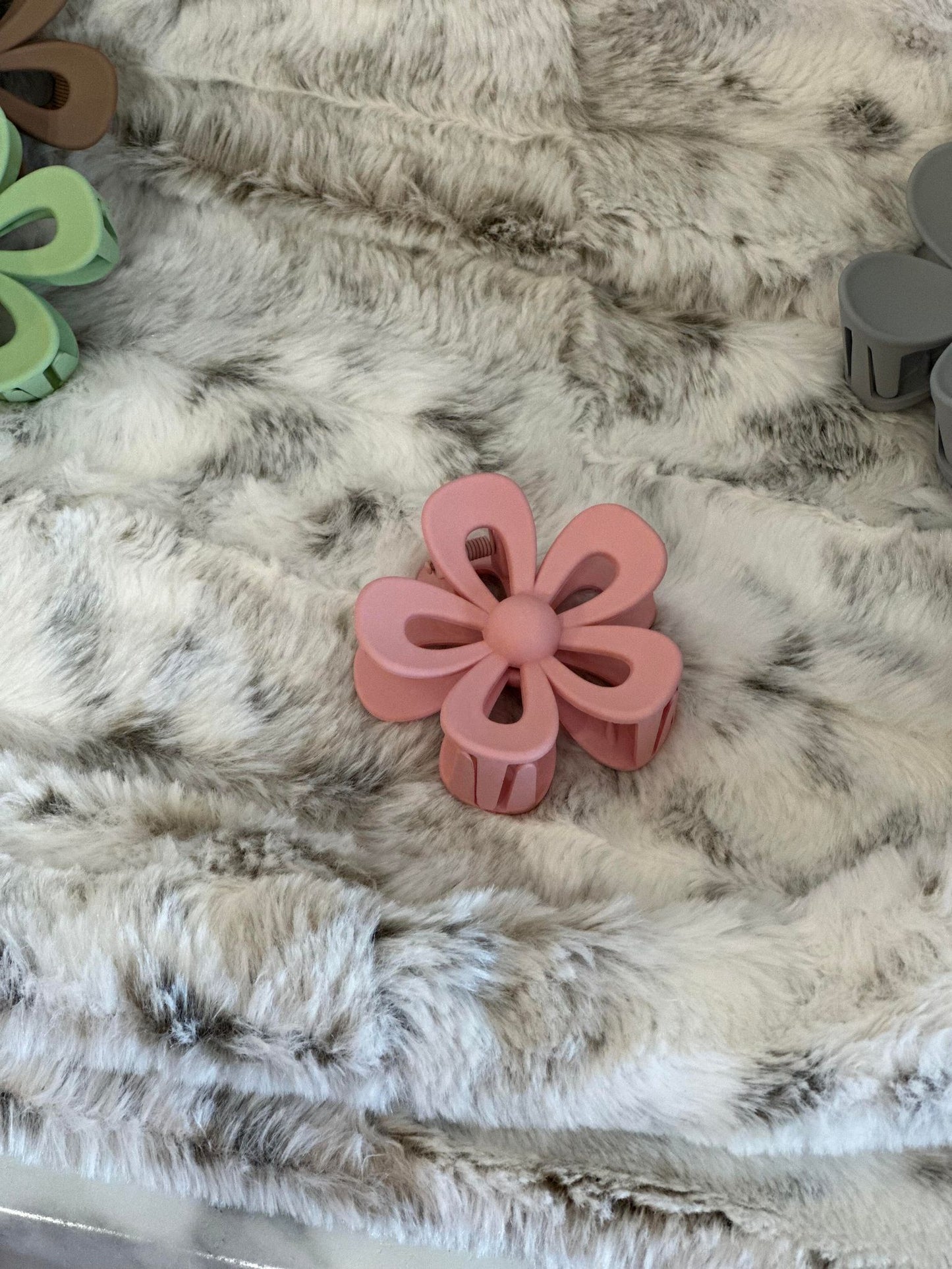 NEW Daisy Claw Clip