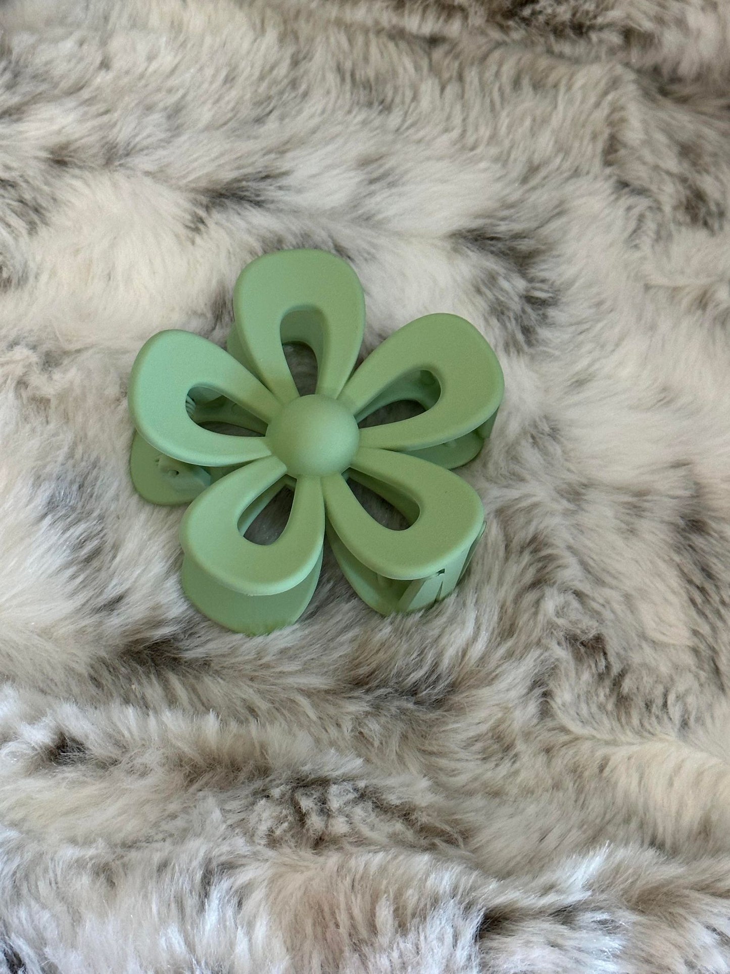 NEW Daisy Claw Clip