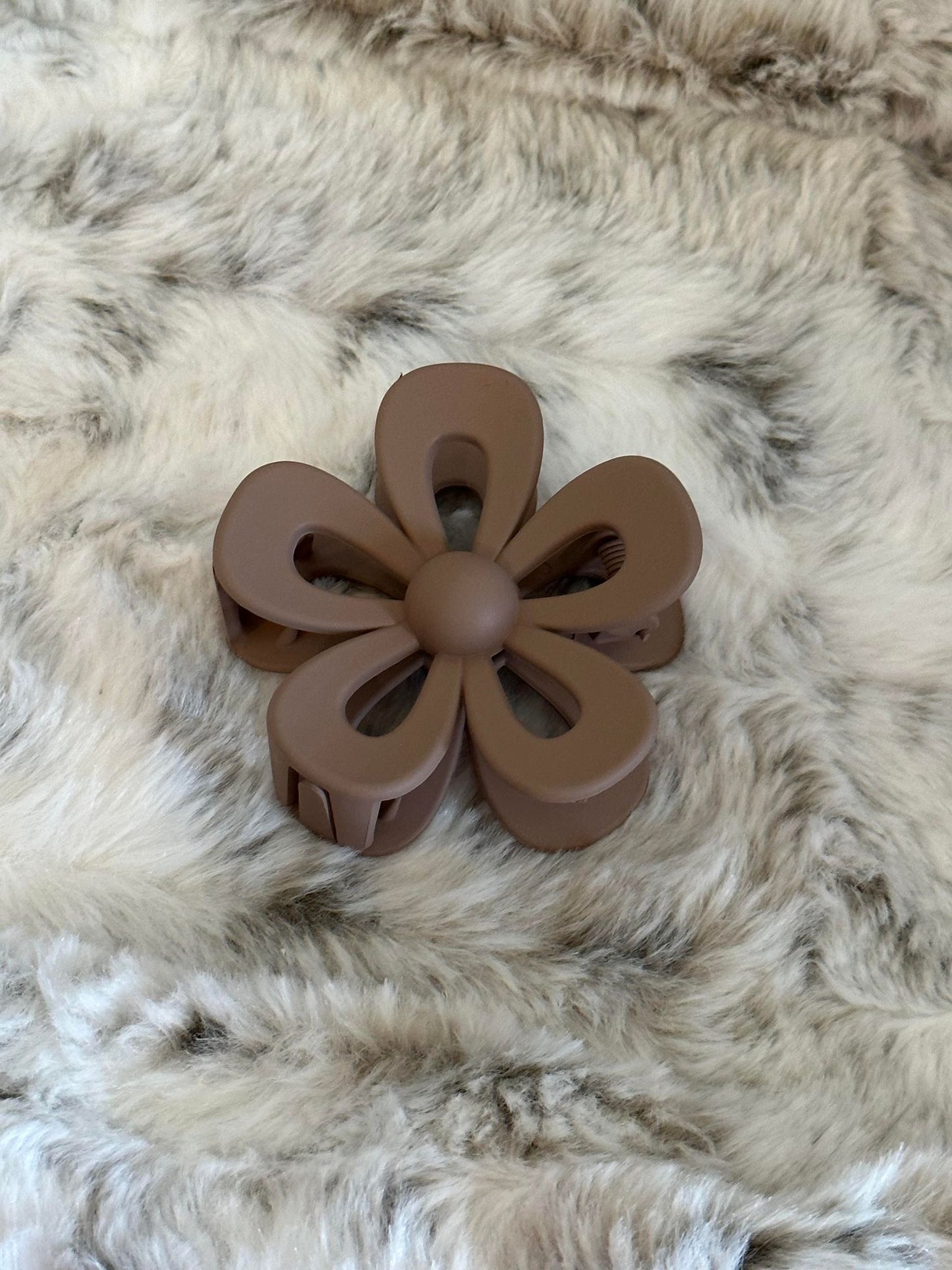 NEW Daisy Claw Clip