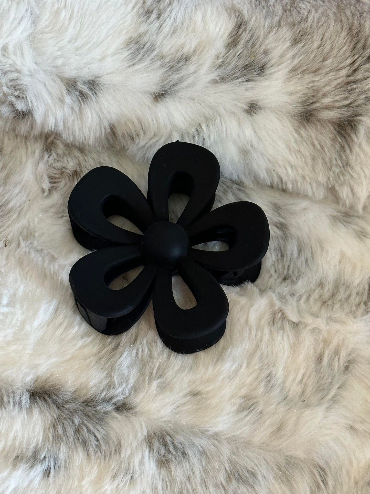 NEW Daisy Claw Clip