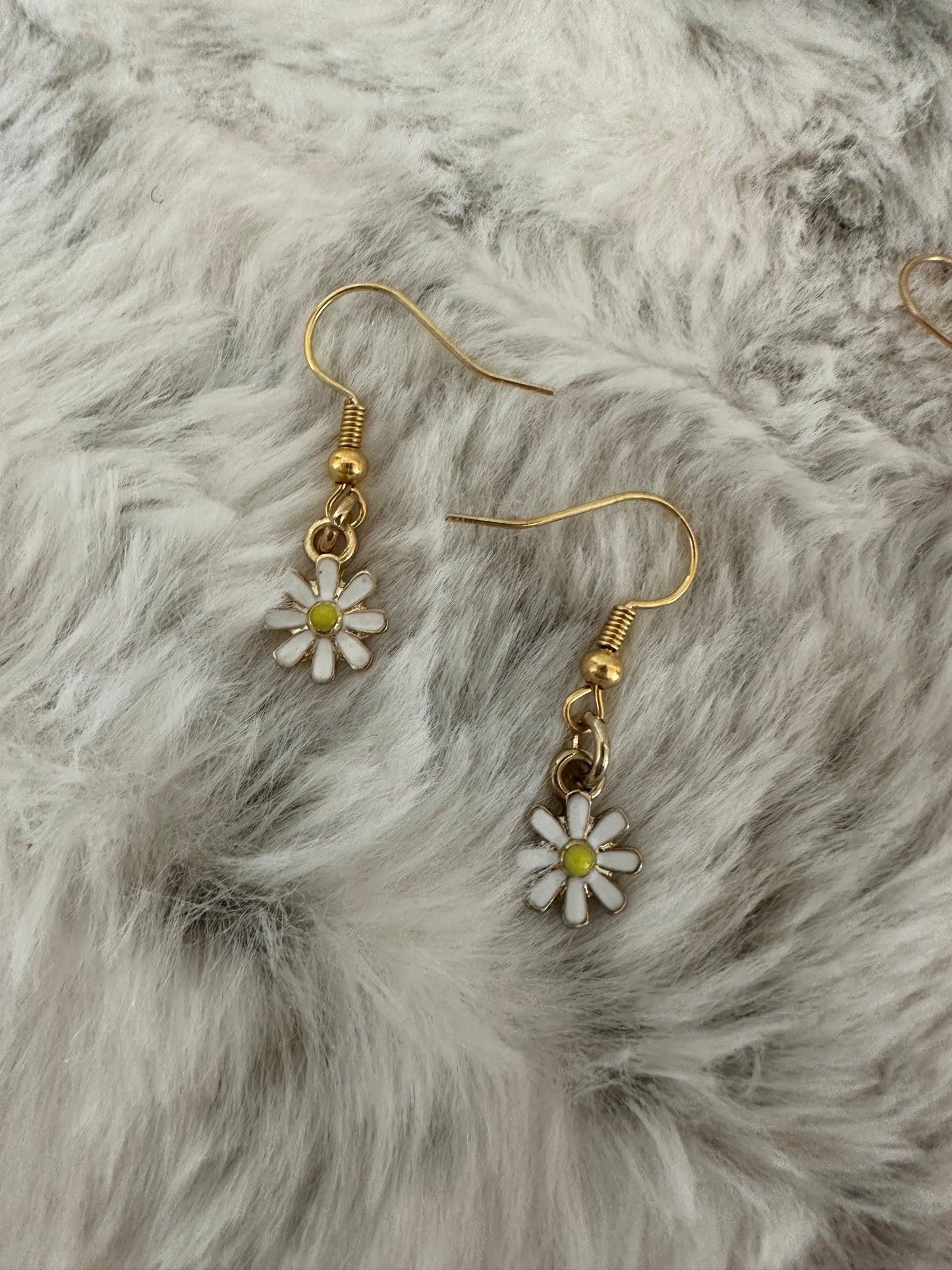 Micro Daisy Dangles