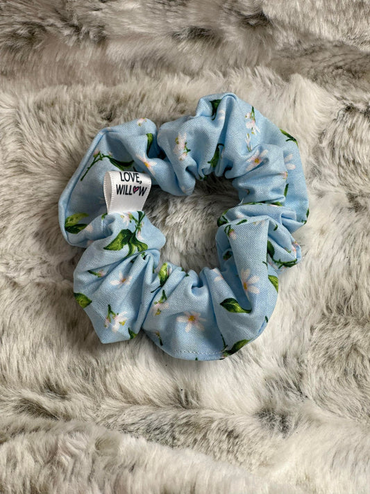 Blue Daisy Scrunchie - Regular